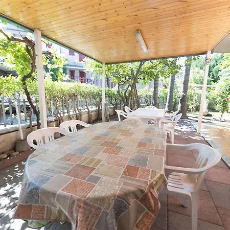 Villino Con Giardino Terrazzo E Parcheggio Privato *