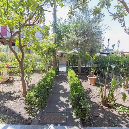 Villino Con Giardino Terrazzo E Parcheggio Privato *
