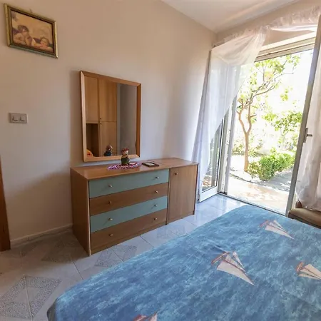 Villino Con Giardino Terrazzo E Parcheggio Privato *